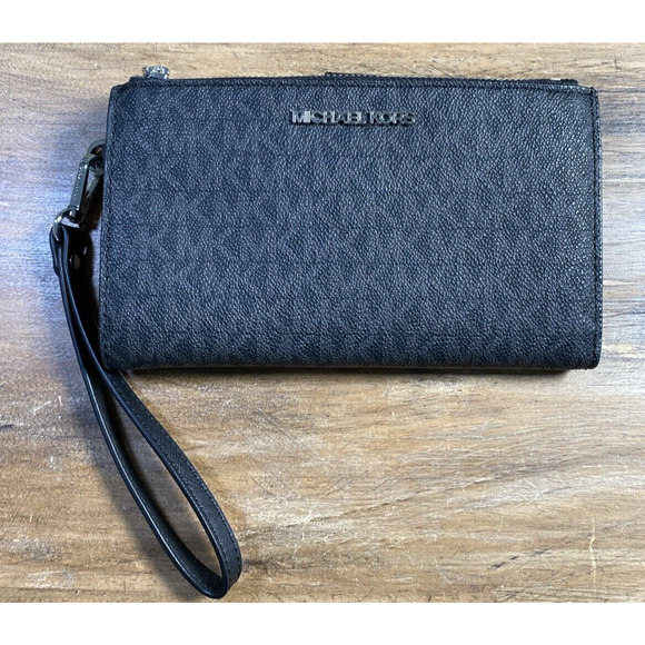 Michael Kors Black Adele Logo Smartphone Wallet RT$228 - Picture 1 of 7